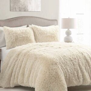 New Cream Faux Fur Queen Duvet Set.